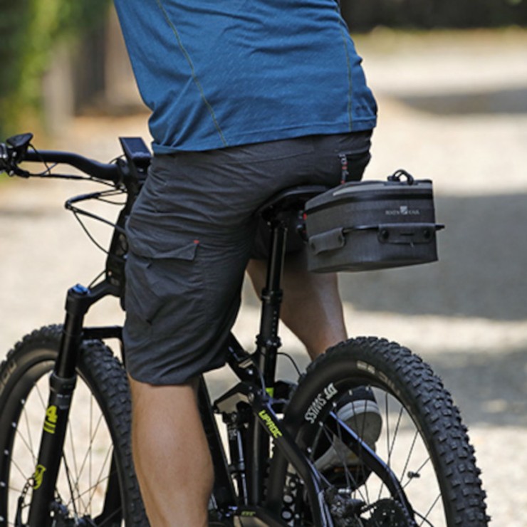 Sacoche CONTOUR Etanche Grise Fixation selle