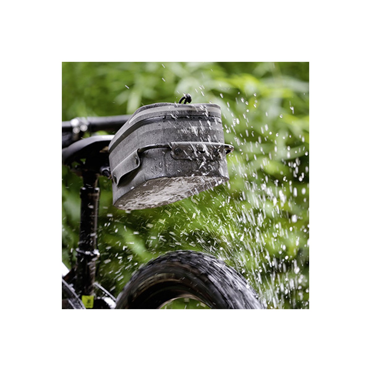 Sacoche CONTOUR Etanche Grise Fixation selle Sacoche CONTOUR Etanche Grise Fixation selle
